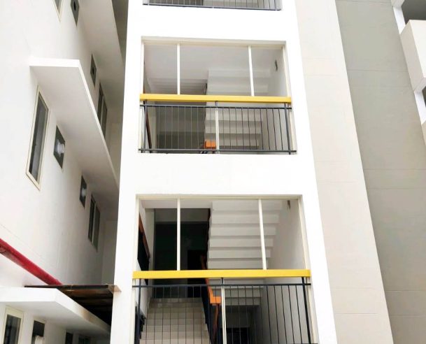 SLIDING WINDOWS IN FIRE STAIRCASE LANDING : JUNE 2021